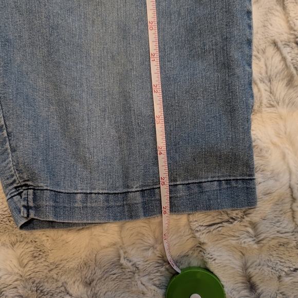 Women's Vintage White Stag Crop Denim Pants - Picture 3 of 12